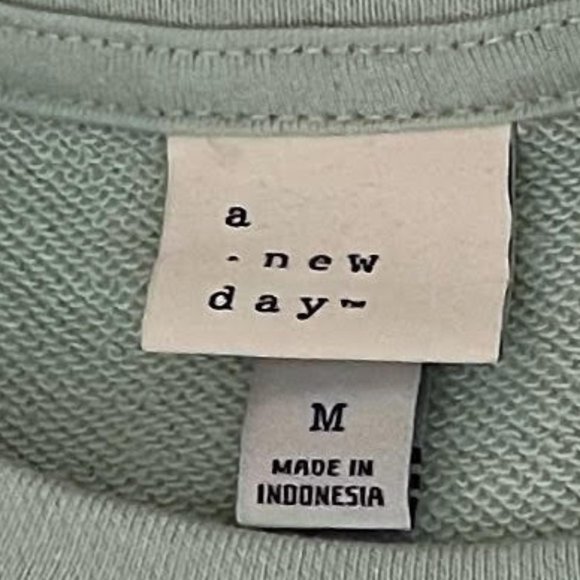 A New Day Medium Green Ruffle Crewneck Sweatshirt NEW WITH TAGS - Picture 5 of 7
